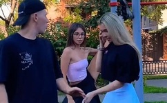 女人奶被捏动态图片